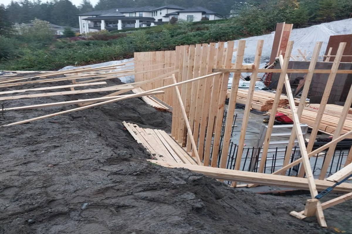 retaining-wall-formwork-hillside-vancouver Retaining wall framing in Vancouver